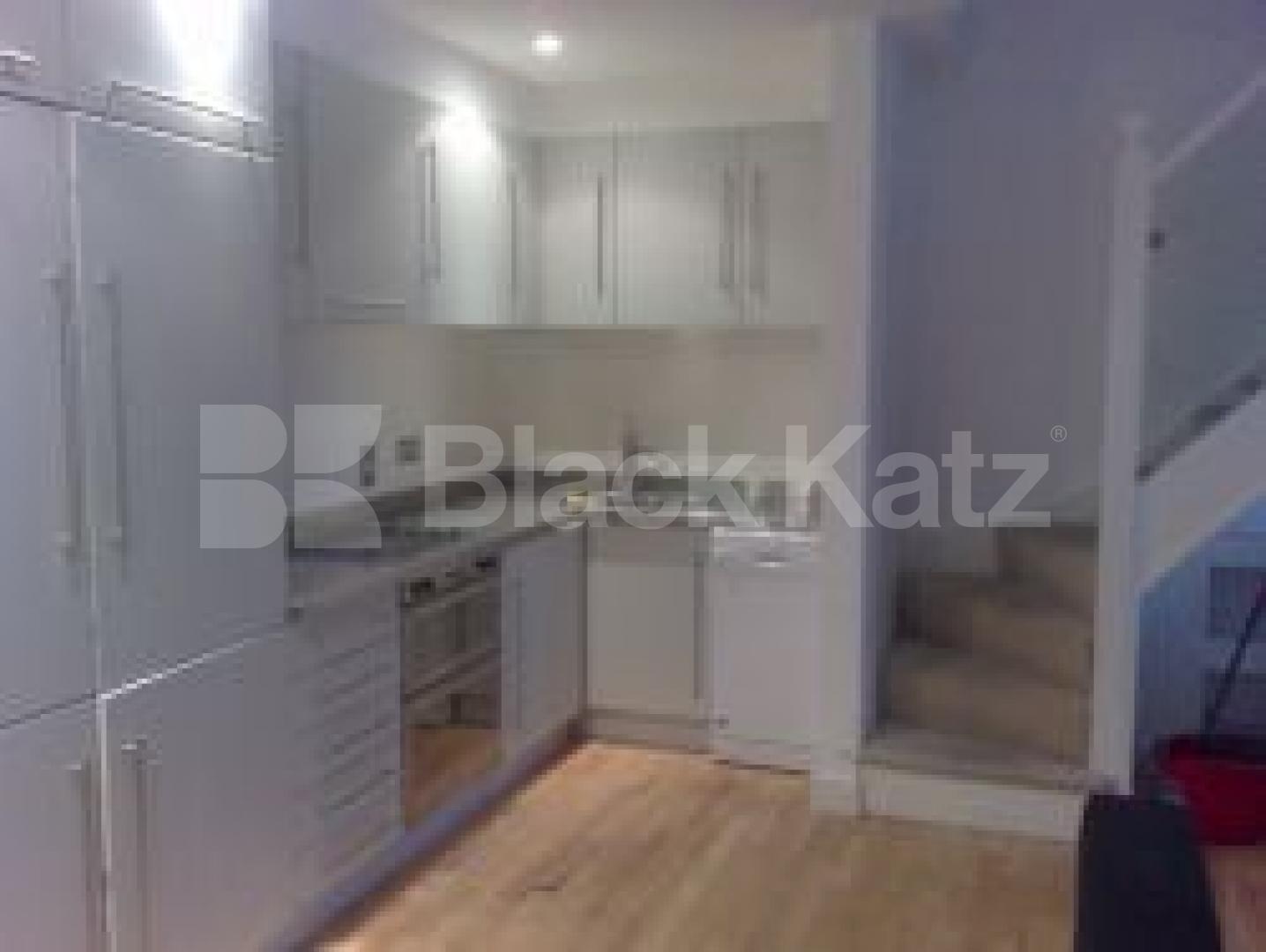 			VIEWINGS ESSENTIAL, 2 Bedroom, 1 bath, 1 reception Flat			 Maida Avenue, Paddington